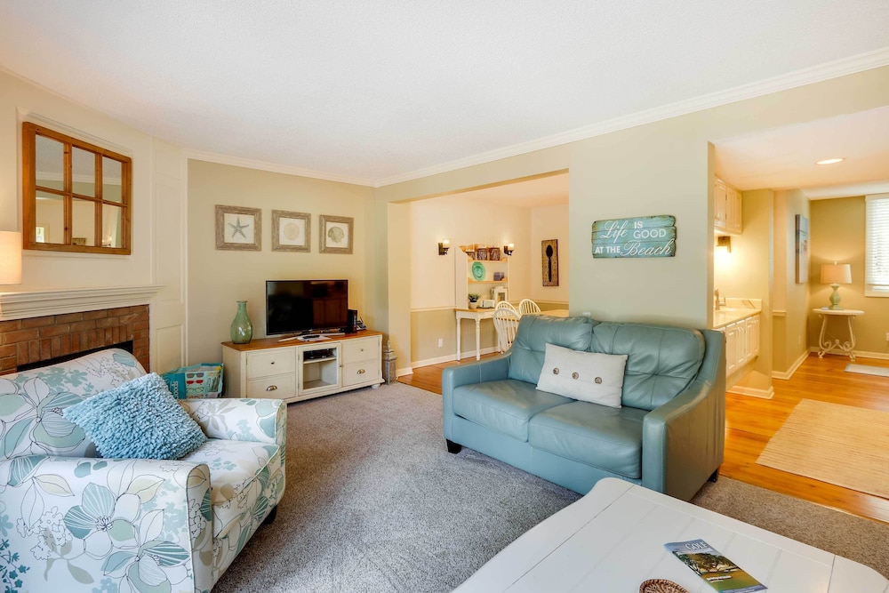 Hilton Head Resort Condo w Pool Access - photo 12