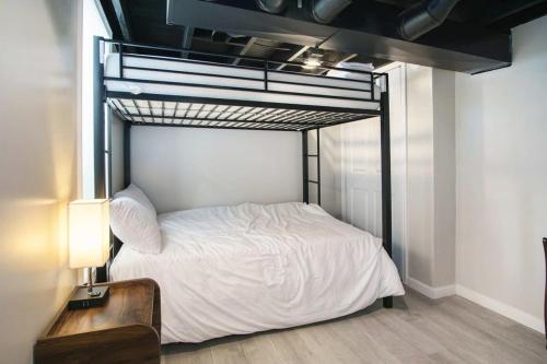 Gorgeous Notre Dame Get Away Comfy Beds WiFi Coffee Games - photo 22