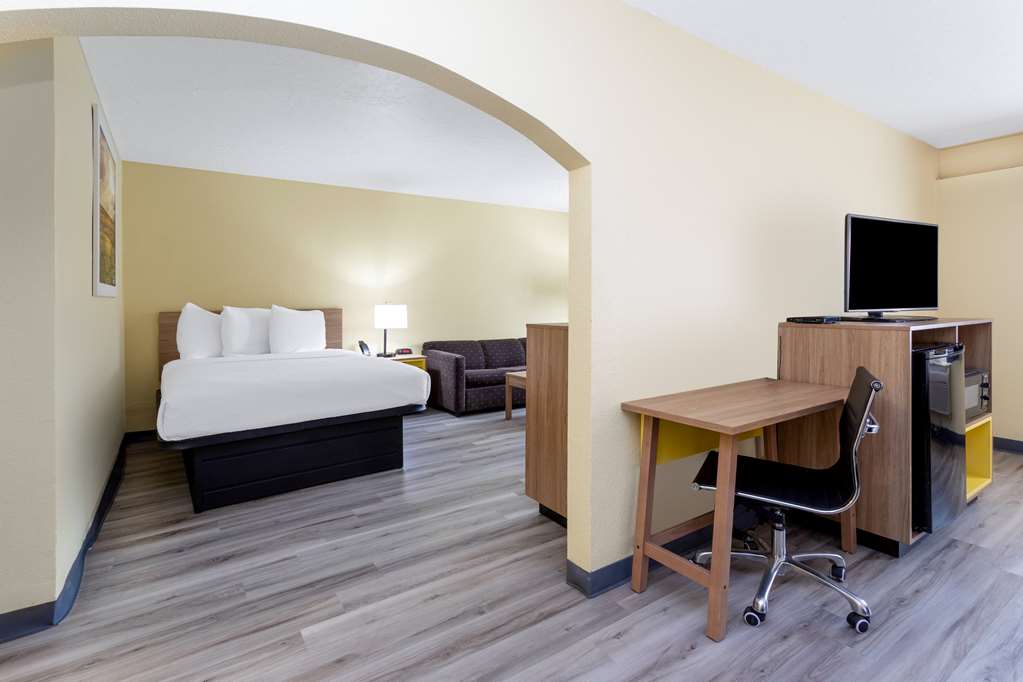 Days Inn & Suites by Wyndham Clovis - photo 21