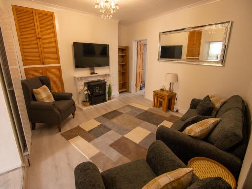 North Bay Holiday Apartment with Internet Smart TV's and Patio Area
