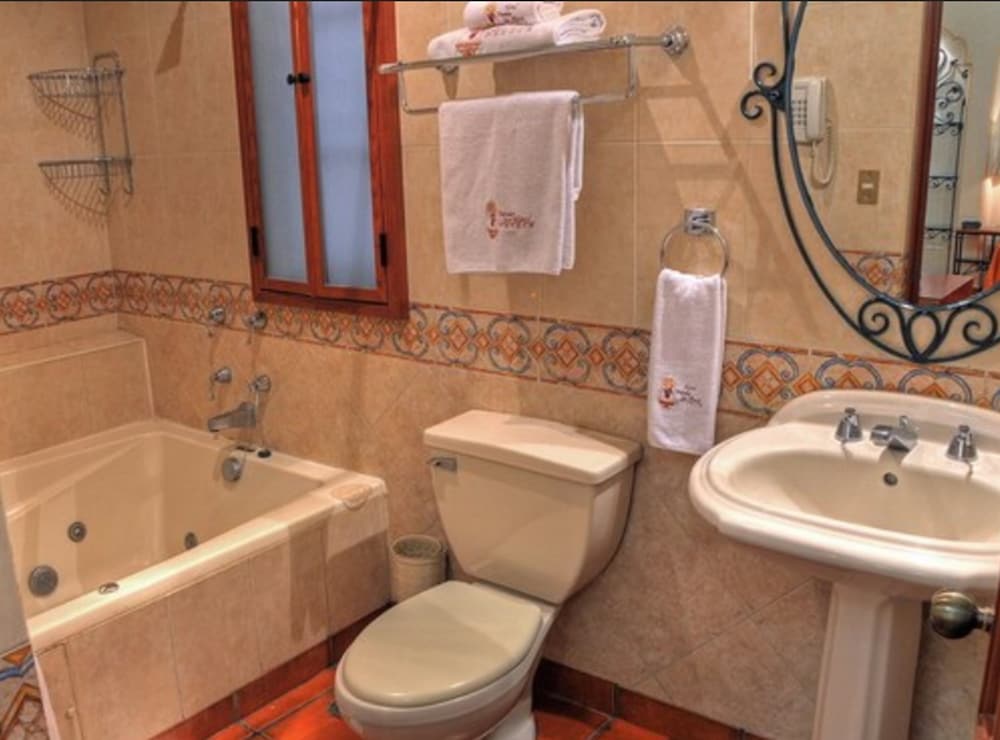 Indoor spa tub