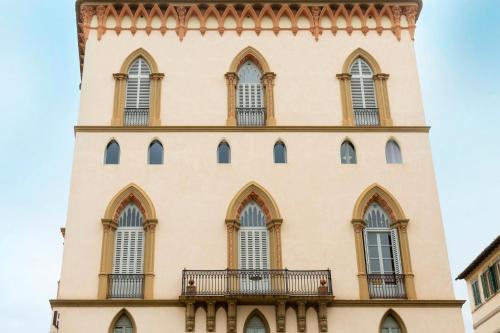 Classy nest in a historical palace in Florence, Italy