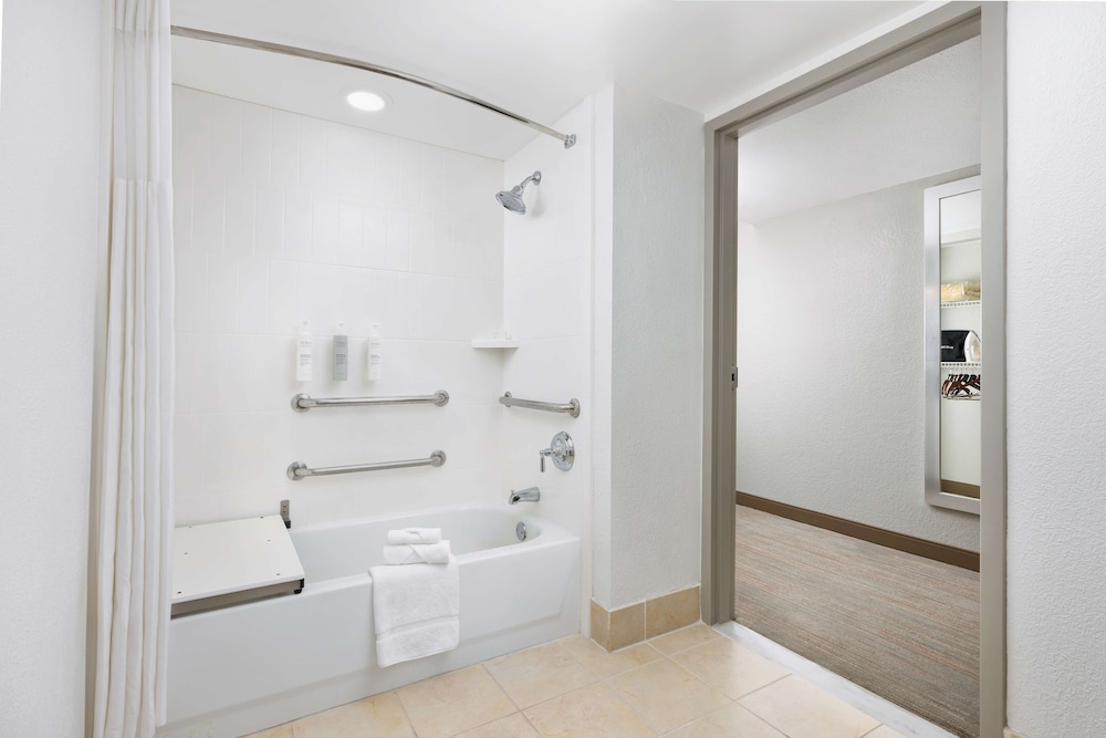 Hampton Inn Naples Central - photo 19