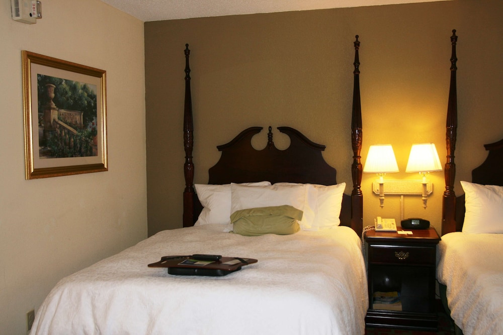 Hampton Inn Canton - photo 9