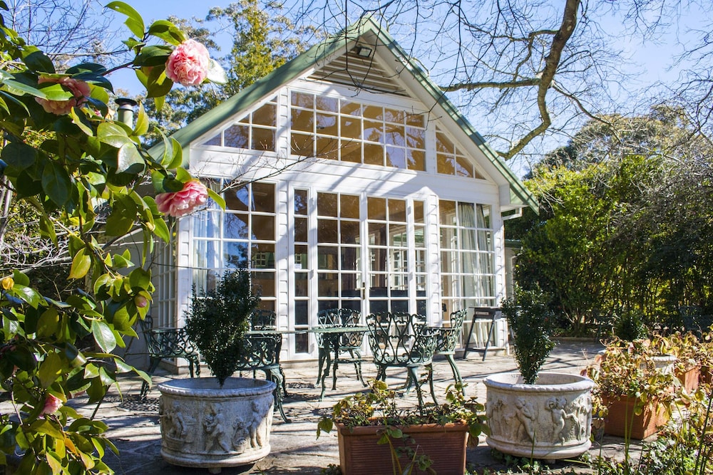 Bygone Beautys Cottages Bronte Cottage Bullaburra — 4-Star Luxury Hotel in Bullaburra, Australia