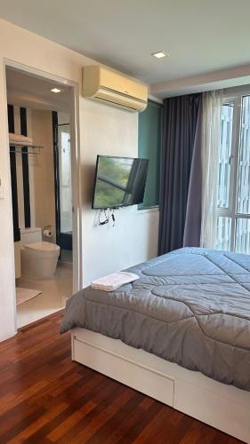 Spacious Sukhumvit Condo near EmQuartier