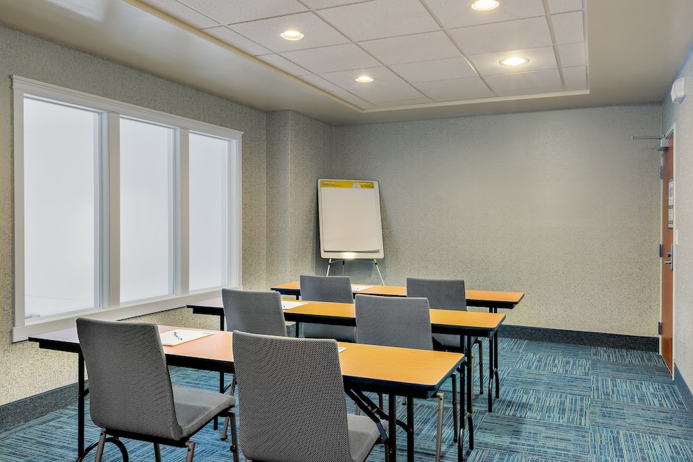 Holiday Inn Express Hotel & Suites Oroville Lake by IHG - photo 36