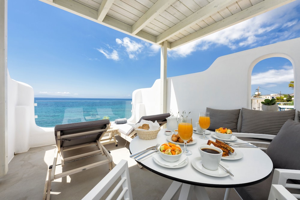 Blue Waves Suites & Apartments To Kyma — 4-Star Luxury Hotel in Paros, Greece