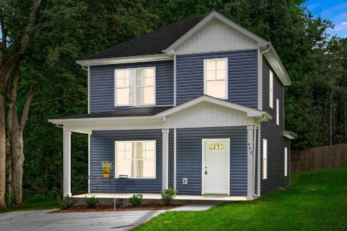 Minutes from Downtown The Comfy Navy Nestler in Clarksville, United States