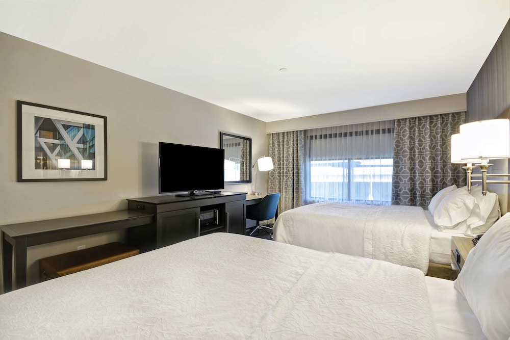 Hampton Inn & Suites Los Angeles Burbank Airport - photo 17