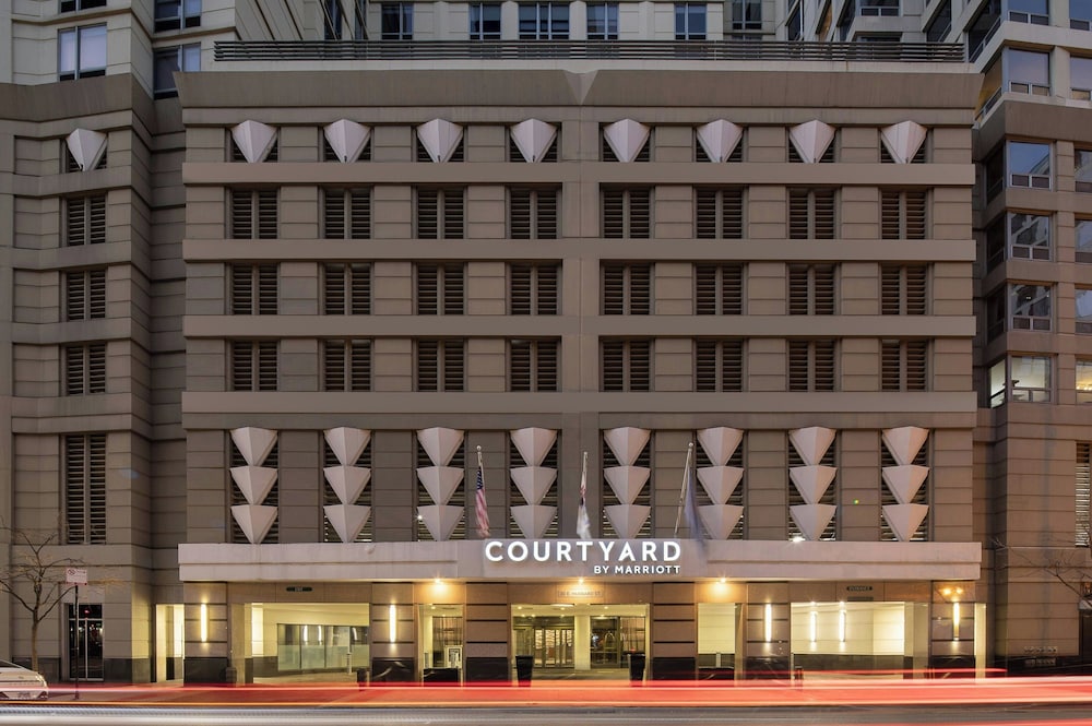 Courtyard by Marriott Chicago Downtown River North - featured photo