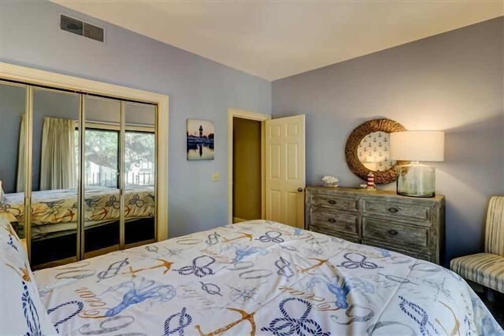 1099 Harbour South Club at The Sea Pines Resort - photo 5