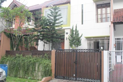 Holiday Home Bogor Syariah — 4-Star Luxury Hotel in Bogor, Indonesia