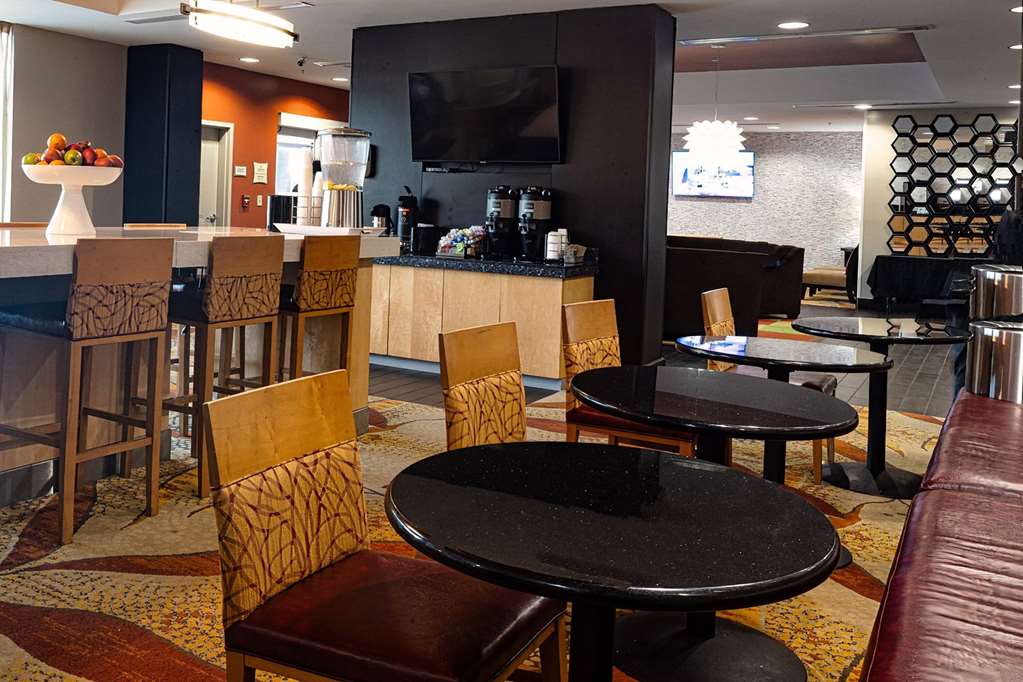La Quinta Inn & Suites by Wyndham Starkville at MSU - photo 37