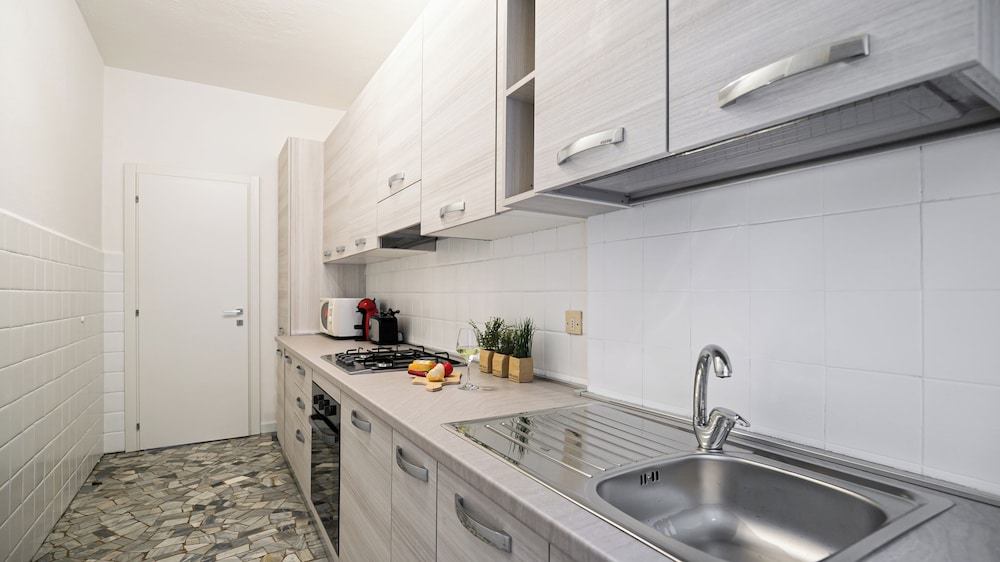 Appartamento Stazione Centrale — 4-Star Luxury Hotel in Milan, Italy