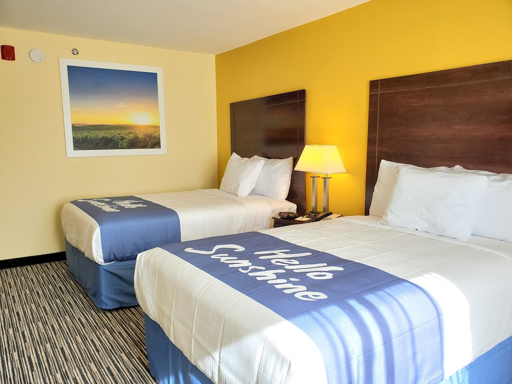 Days Inn by Wyndham Atlanta Southlake Morrow - photo 3