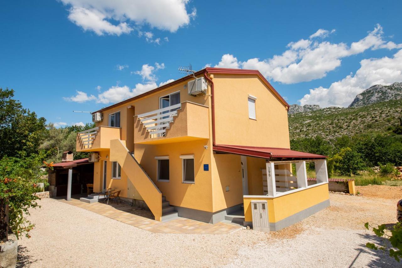 Apartmani Manita Paklenica in Starigrad, Croatia