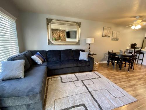 Beautiful Inn Building Condo 208 Pet friendly — 4-Star Luxury Hotel in Garden City, United States