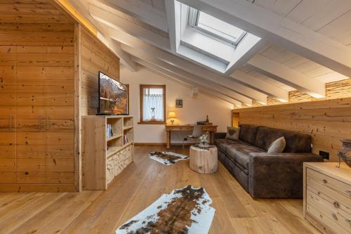 Chalet Mountain Plaza Apt Greenvalley — 4-Star Luxury Hotel in Pinzolo, Italy