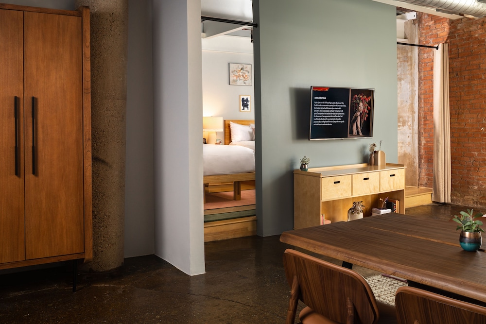 Canvas Hotel Dallas - photo 6