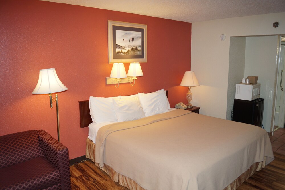 Bear Mount Inn & Suites - photo 11