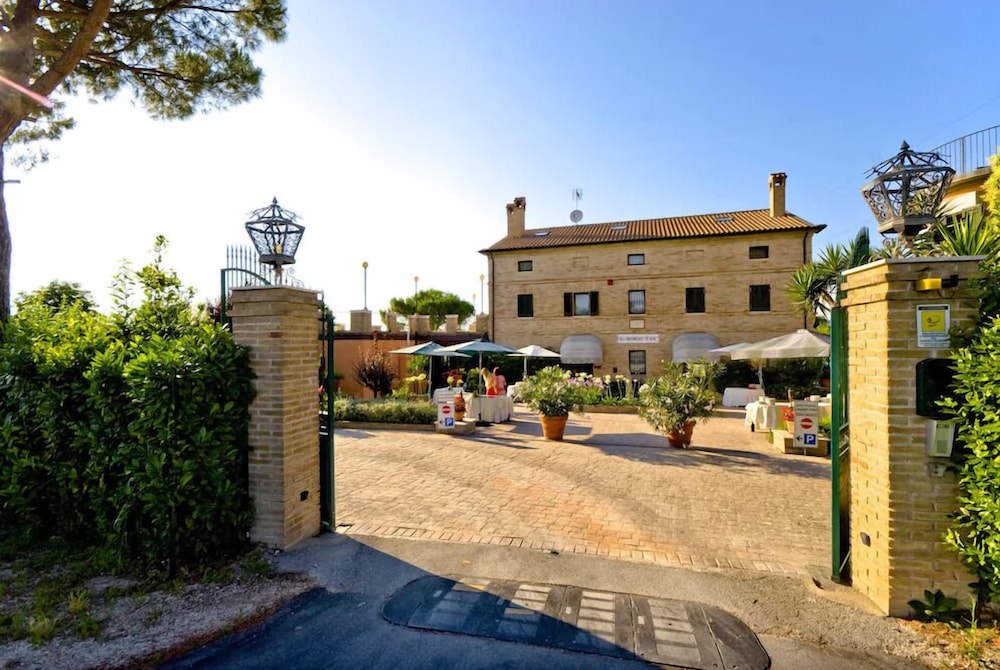 Zi Nene Villa Tetlameya — 4-Star Luxury Hotel in Loreto, Italy