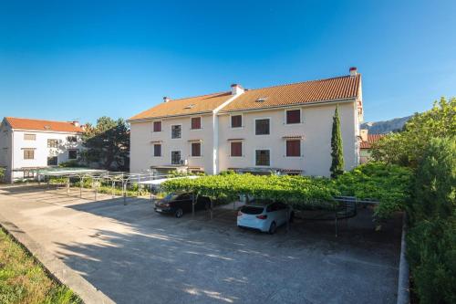 Apartment Glorija with balcony — 4-Star Luxury Hotel in Baska, Croatia