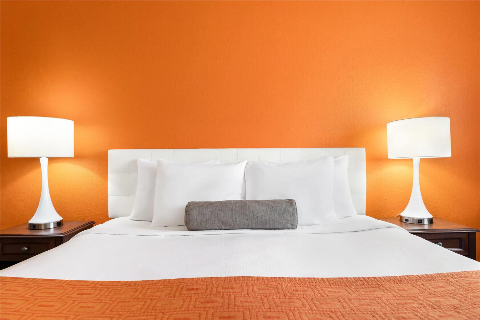 Howard Johnson Hotel & Suites by Wyndham Oacoma - photo 12