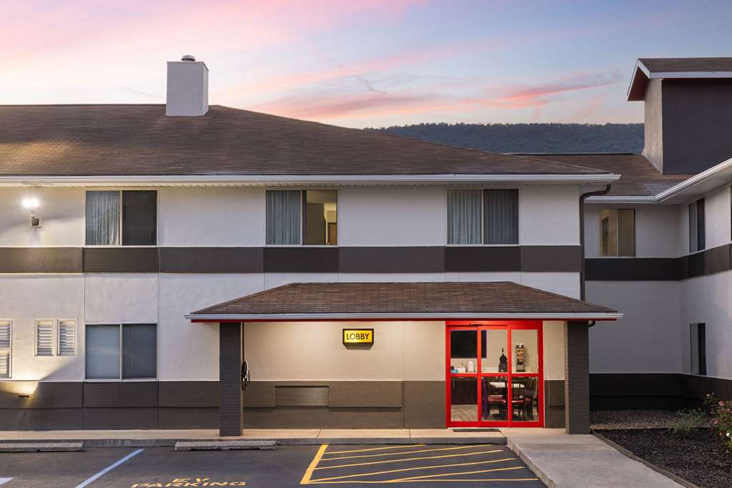 Super 8 by Wyndham Burnham Lewistown - photo 5