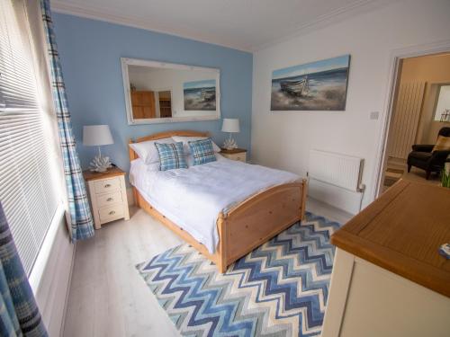 North Bay Holiday Apartment with Internet Smart TV's and Patio Area