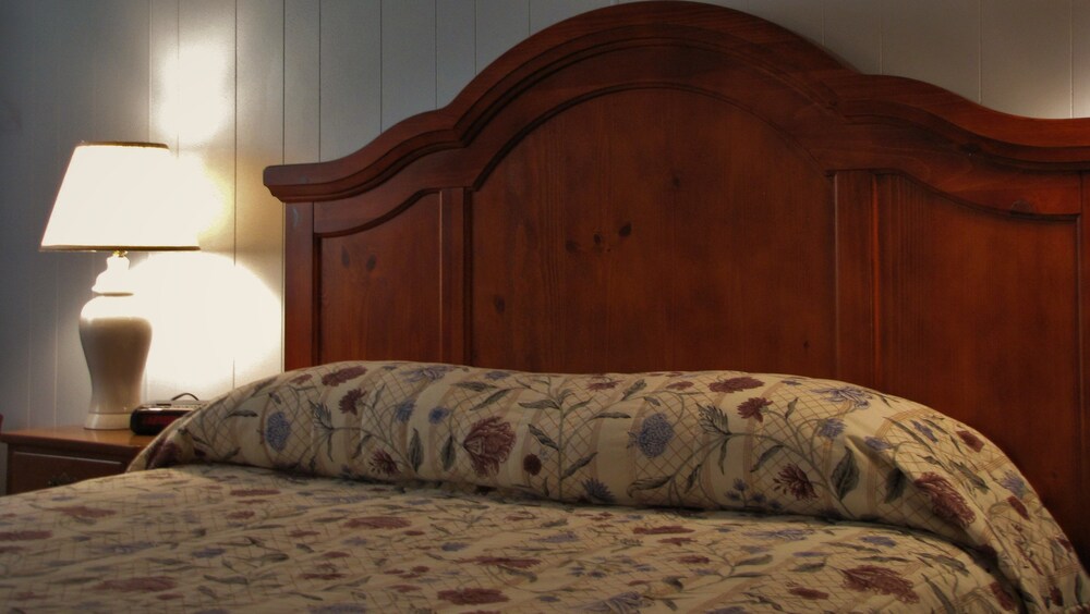 Colebrook C.C. & Motel - photo 10