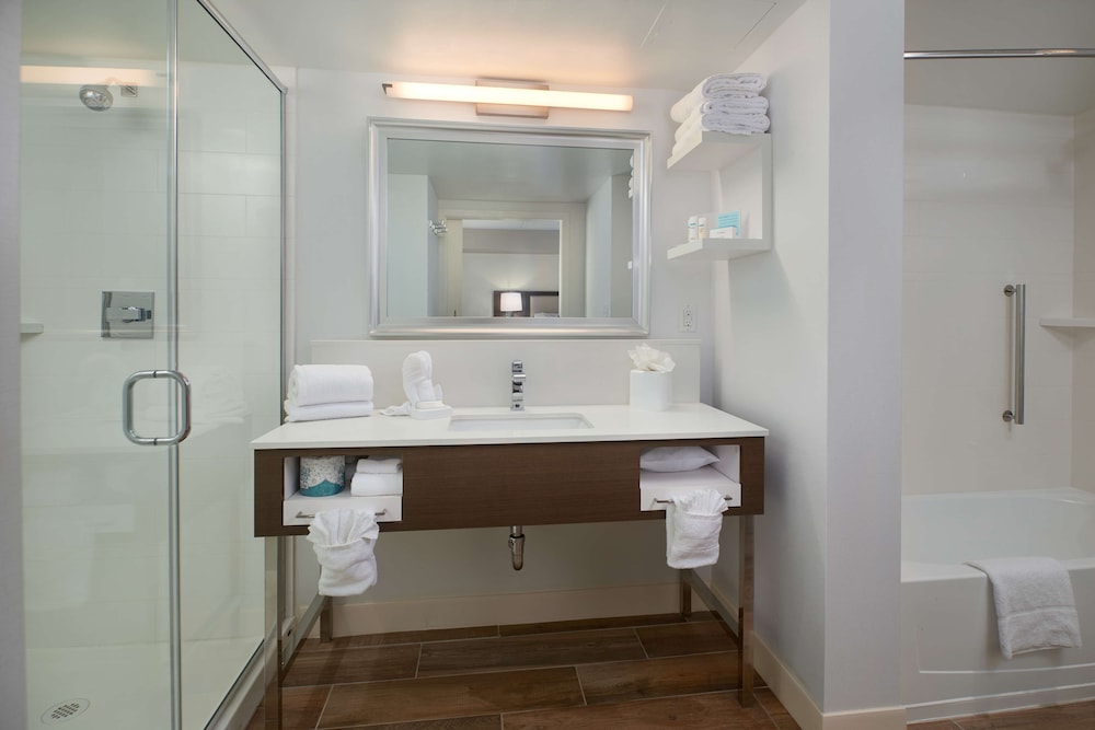 Hampton Inn & Suites Phoenix Scottsdale on Shea Boulevard - photo 33