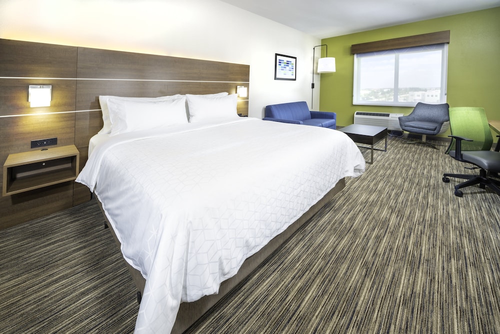 Holiday Inn Express & Suites Fort Myers Airport by IHG - photo 4