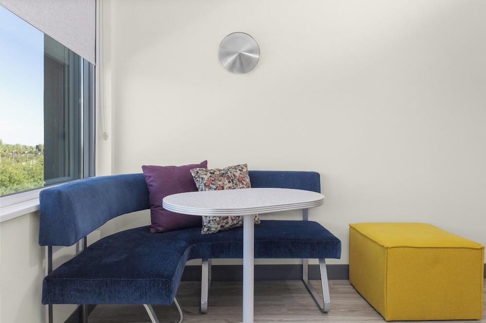 Aloft Glendale at Westgate - photo 4