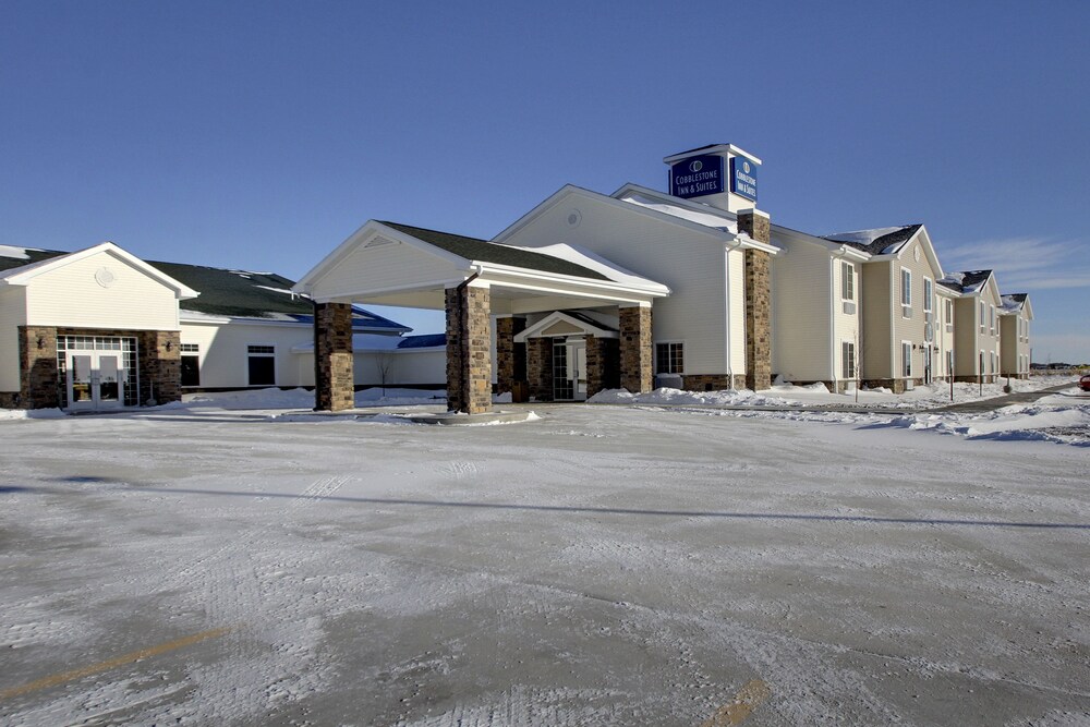 Cobblestone Inn & Suites Bottineau - photo 27
