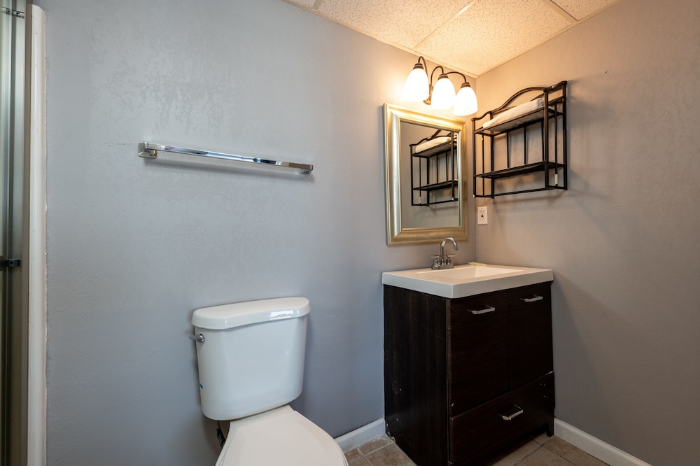 Boardwalk Hotel Charlee & Beach House Rentals - photo 42