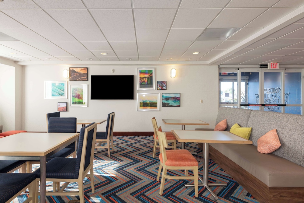 Hampton Inn & Suites Pittsburg CA - photo 5