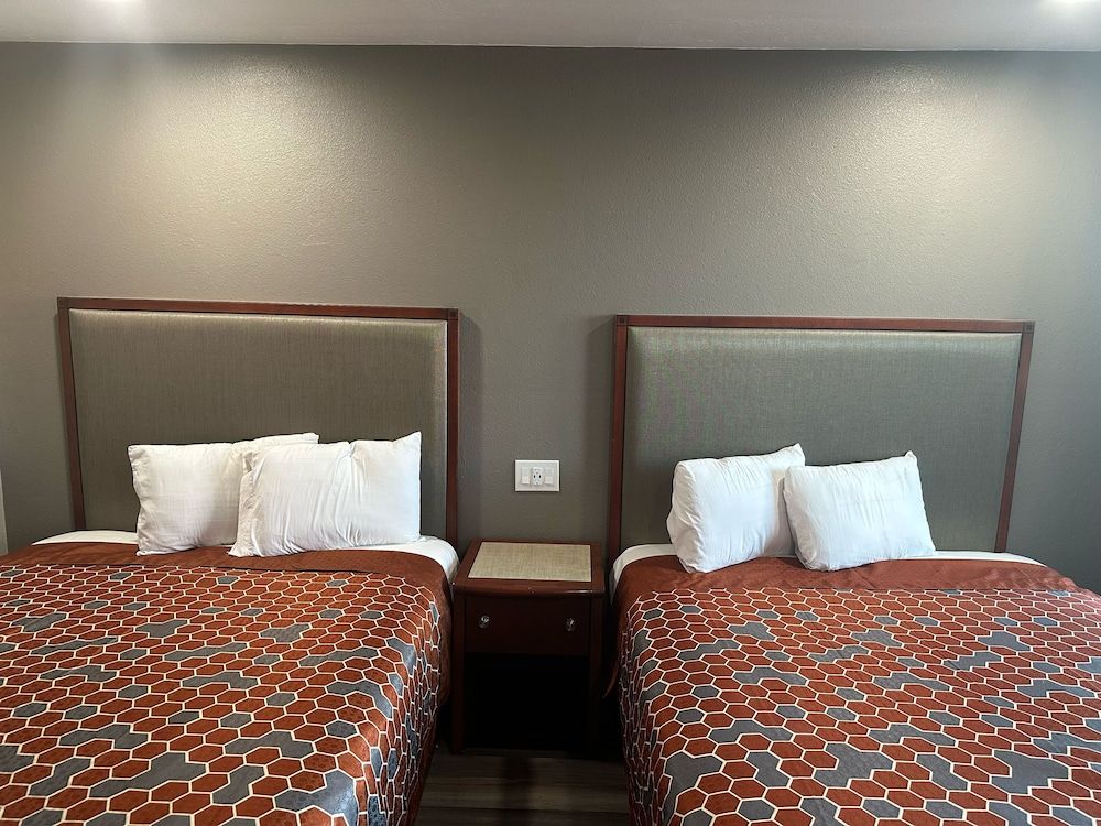 Royal Motel Tracy Llc - photo 10