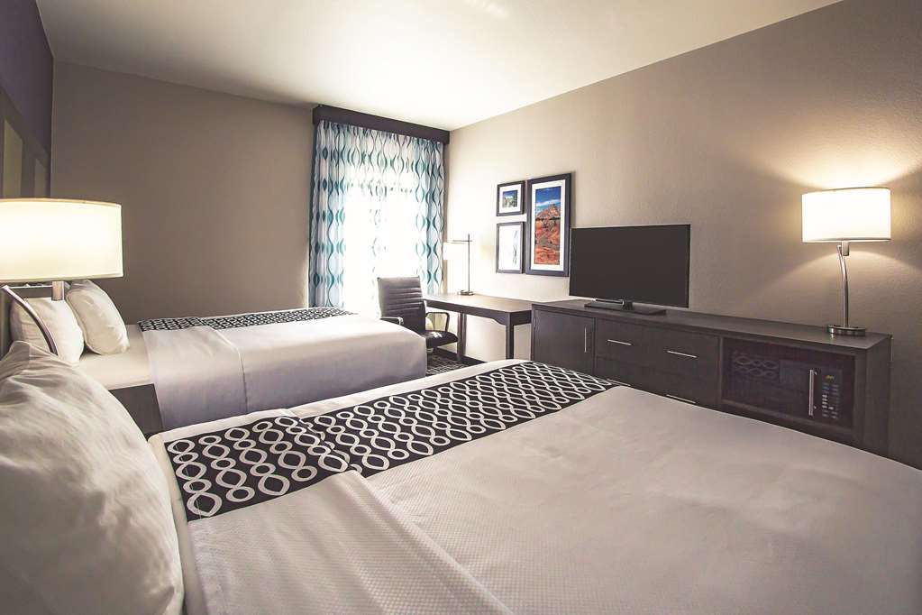 La Quinta Inn & Suites by Wyndham Pampa - photo 31