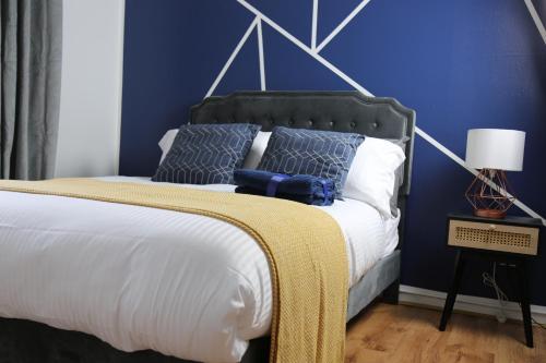 3BR Luxury Stay Near Billing Aquadrome Modern Amenities Easy access to Train Bus Stations Shops & Cafés Leisure and Business Stays Welcome 2 nights — 4-Star Luxury Hotel in Northampton, United Kingdom