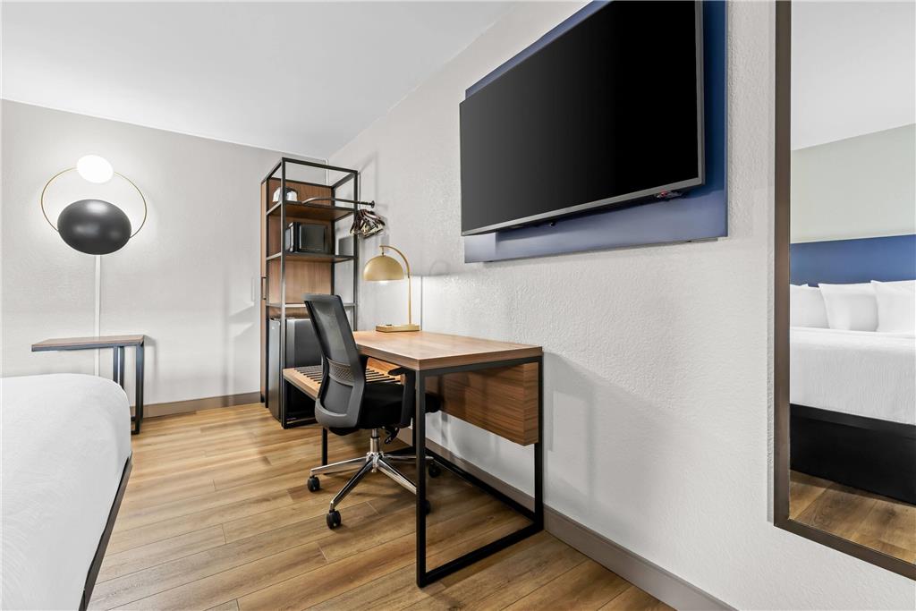 La Quinta Inn by Wyndham Huntsville Research Park - photo 25