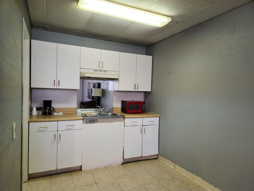 Executive Inn at Mena - photo 18