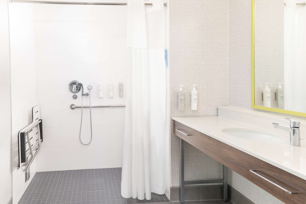 Hampton Inn & Suites by Hilton Santa Rosa Sonoma Wine Country - photo 29