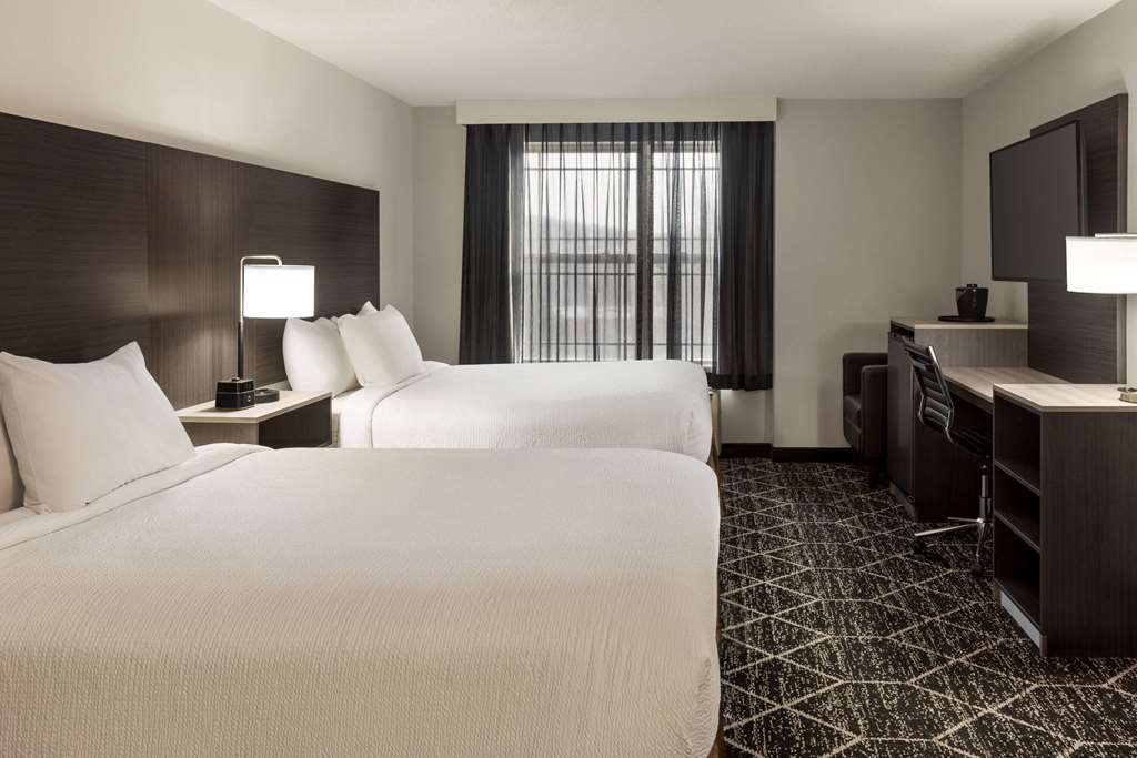 La Quinta Inn & Suites by Wyndham Lake George - photo 31