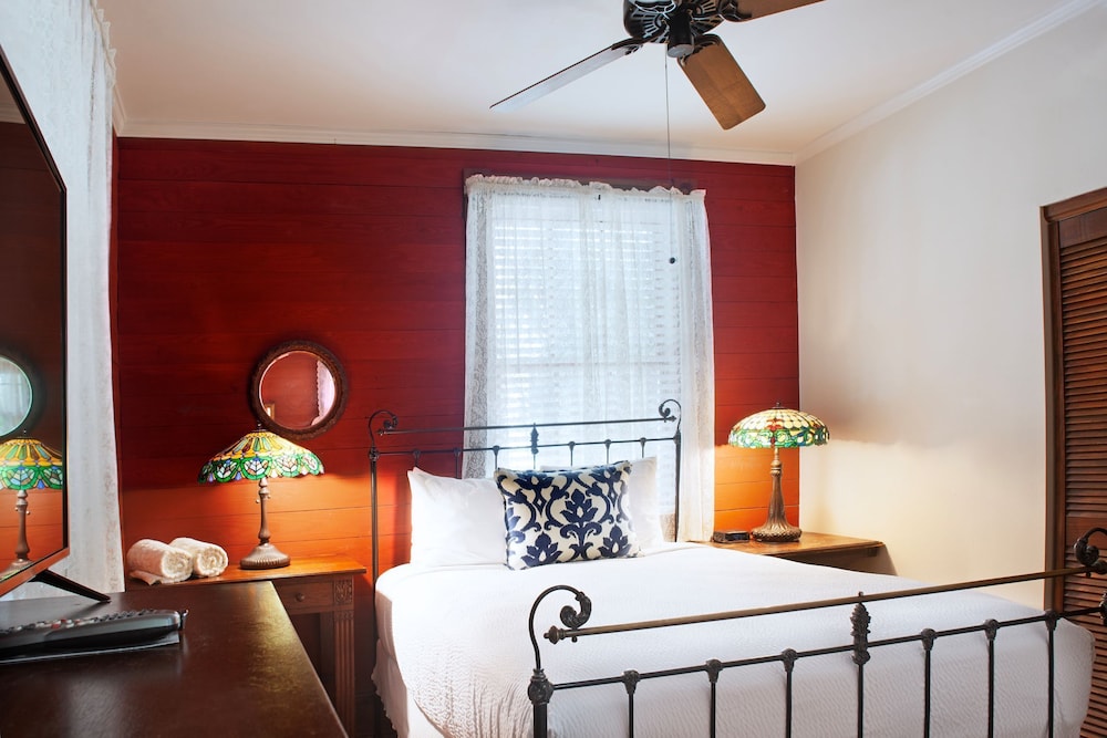 Island City House Hotel - photo 13