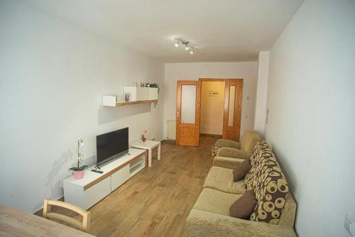Parking Gratis Alcala Magna Con Nru Y Licencia Turistica Vt 13974 — hotel in Alcala De Henares