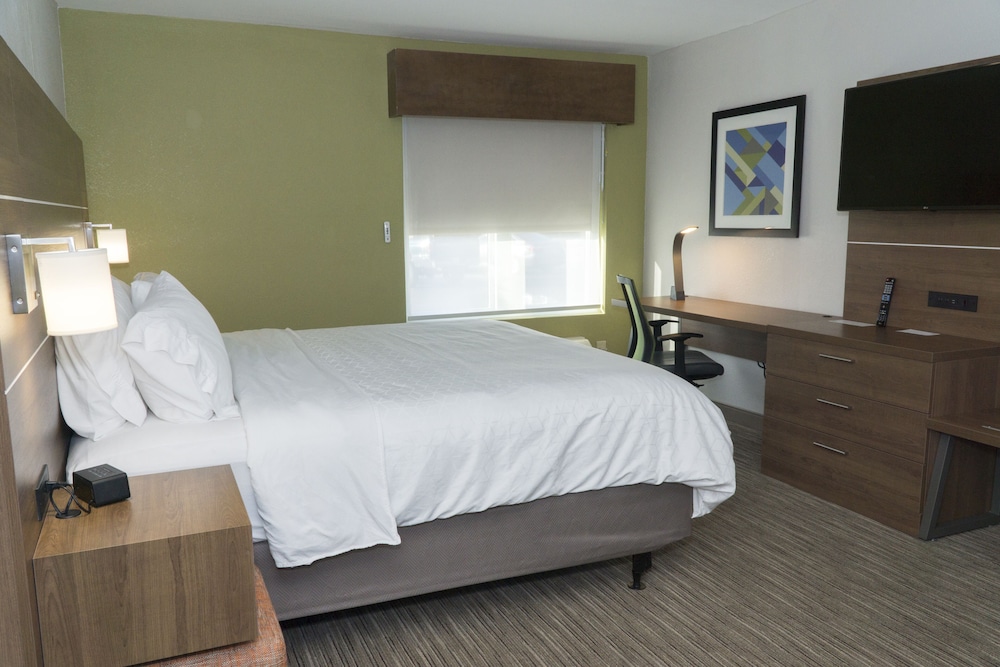 Holiday Inn Express Hotel & Suites Madison by IHG - photo 17