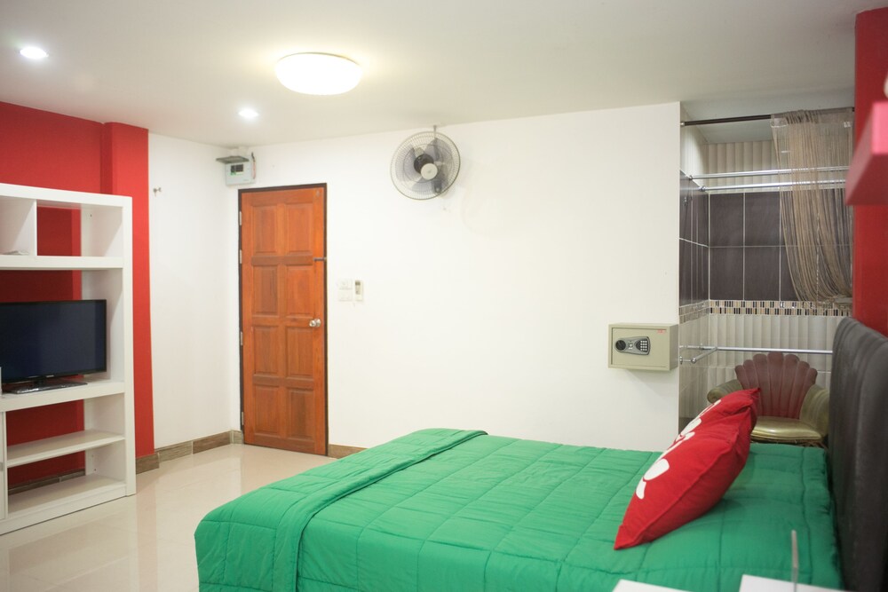 ZEN Rooms Mahajak Residence