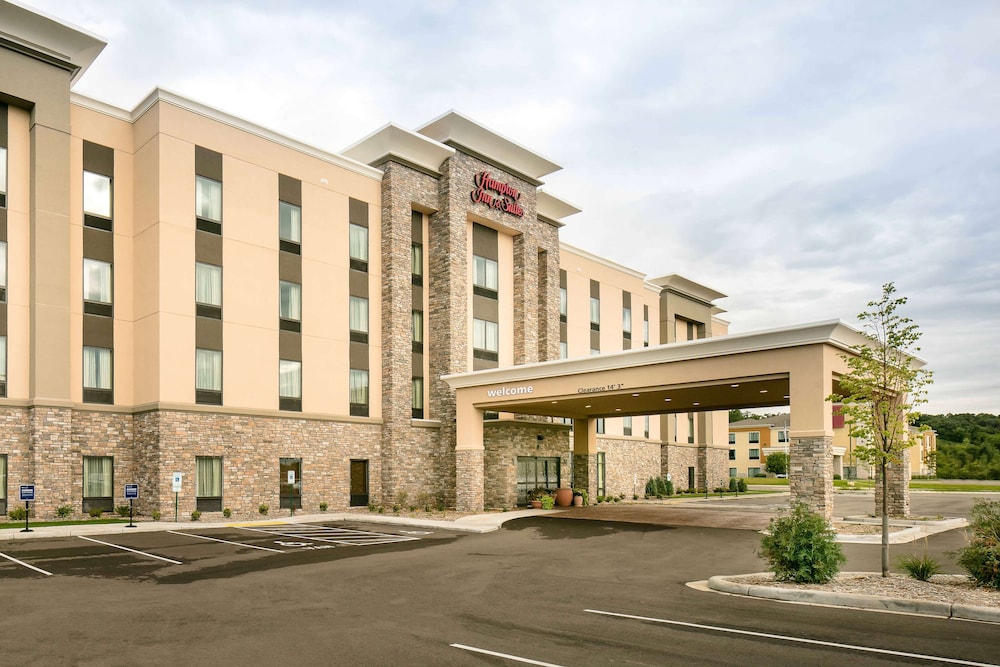 Hampton Inn & Suites Hudson - photo 42