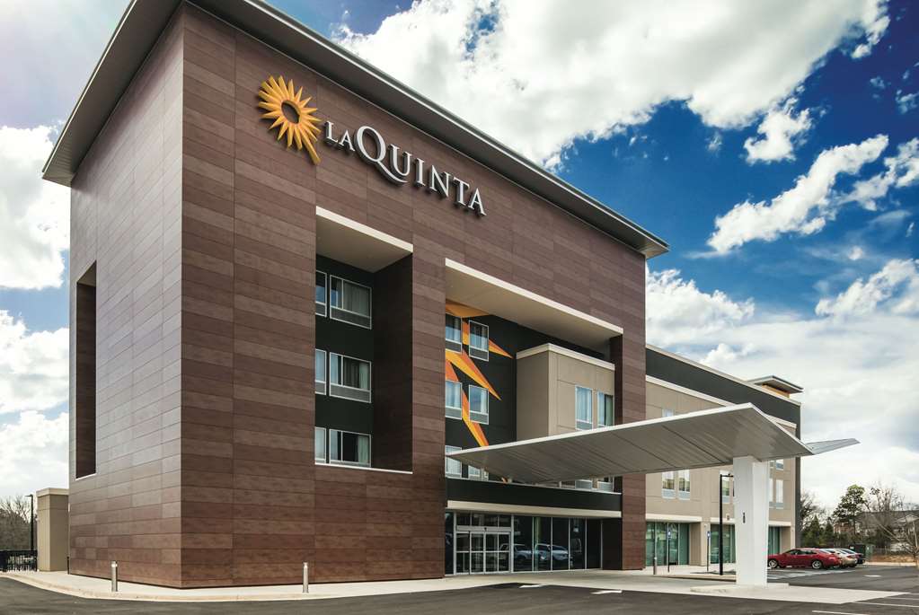 La Quinta Inn & Suites by Wyndham Atlanta South McDonough - photo 2